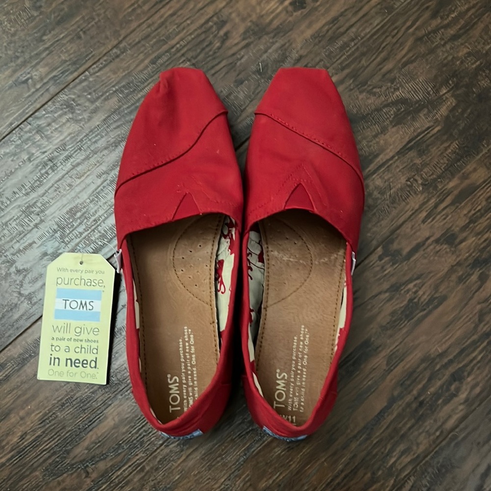 TOMS CLASSIC ALPARGATA CLASSIC SHOE. Cherry Red. Size W 11. New w tags.